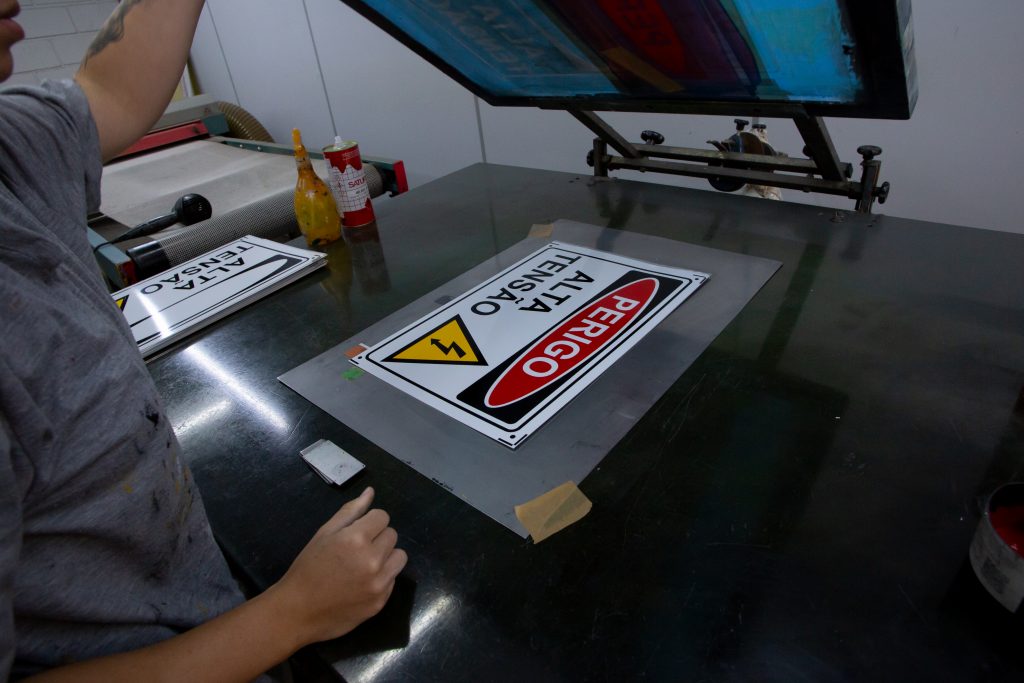 Impressão com Serigrafia: Placas de Linhas de Transmissão